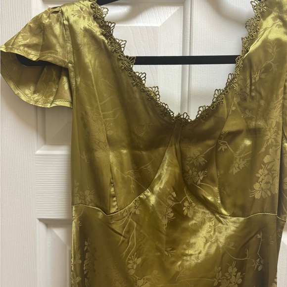 RIHOAS Green Jacquard Floral Satin Midi Dress - Picture 2 of 11